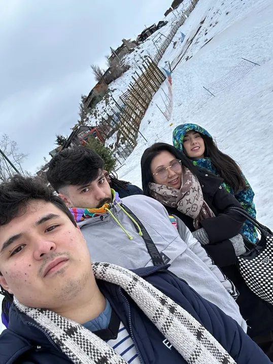 Regina Saito e os filhos Leonardo, Laura e Lucas
