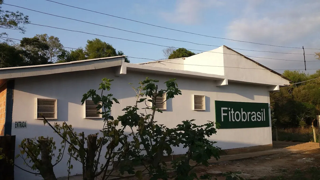 Primeiro prédio da Fitobrasil, com a placa da marca na fachada